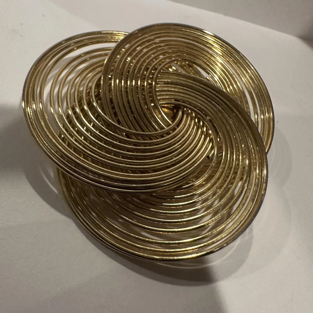 VTG 80s Gold Tone Spiral Coil Circle Brooch Pin Large Modernist Statement‎ Swirl